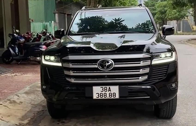 Chủ xe Toyota Land Cruiser 2022 nhập hội 