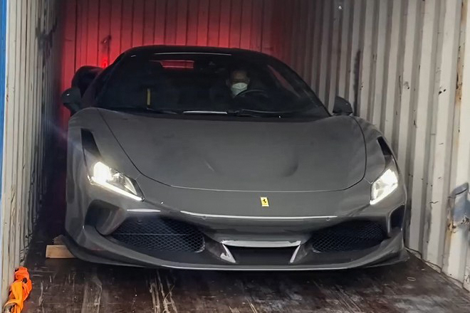 Ferrari F8 Tributo sở hữu màu sơn độc có mặt tại Việt Nam