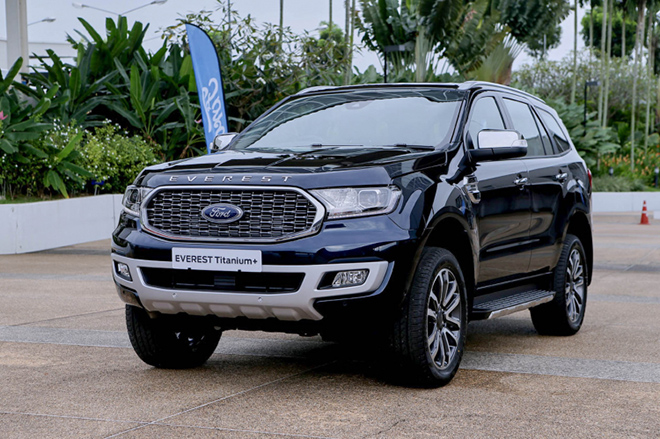 Ford Everest được một đại lý giảm giá để dọn kho đón xe mới