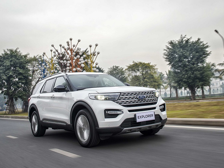 Ford Explorer bán chênh giá niêm yết vẫn thu hút khách hàng Việt