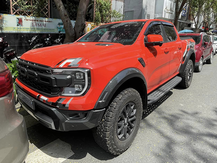 Ford Ranger Raptor xuất hiện trên đường phố Việt