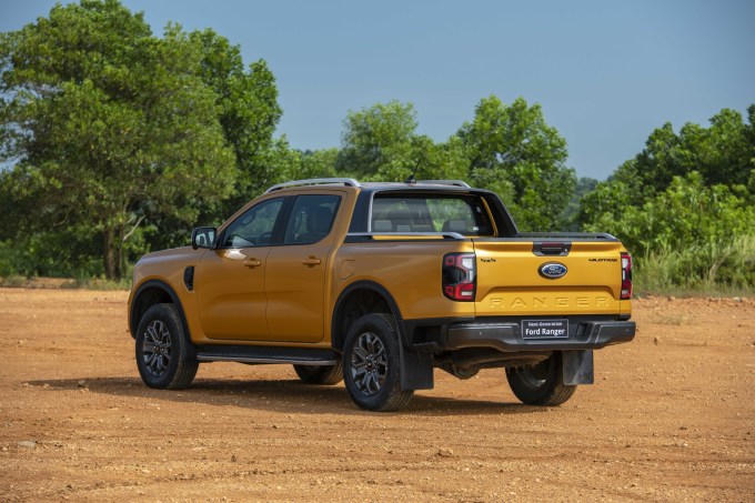 Ford Ranger bán nhiều gấp 3 lần các đối thủ cộng lại