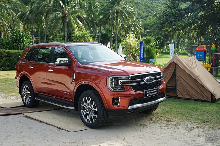 Giá xe Ford Everest lăn bánh tháng 1/2024, ưu đãi 50% LPTB