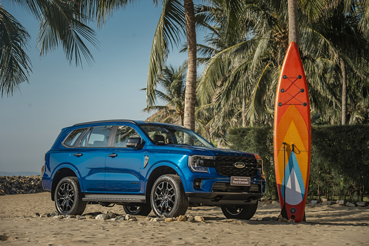 Giá xe Ford Everest niêm yết và lăn bánh tháng 1/2023
