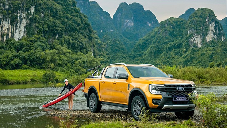 Giá xe Ford Ranger lăn bánh kèm ưu đãi tháng 8/2024