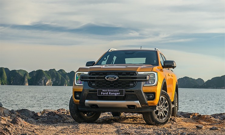 Giá xe Ford Ranger lăn bánh tháng 10/2023, giảm 50% LPTB