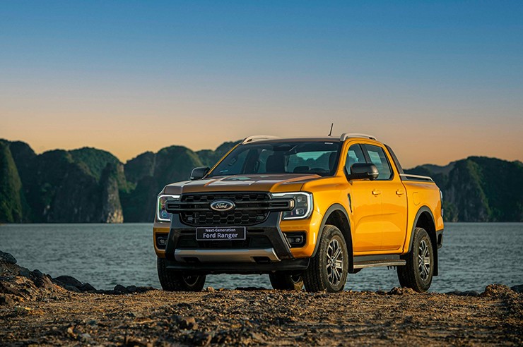 Giá xe Ford Ranger niêm yết và lăn bánh tháng 1/2024