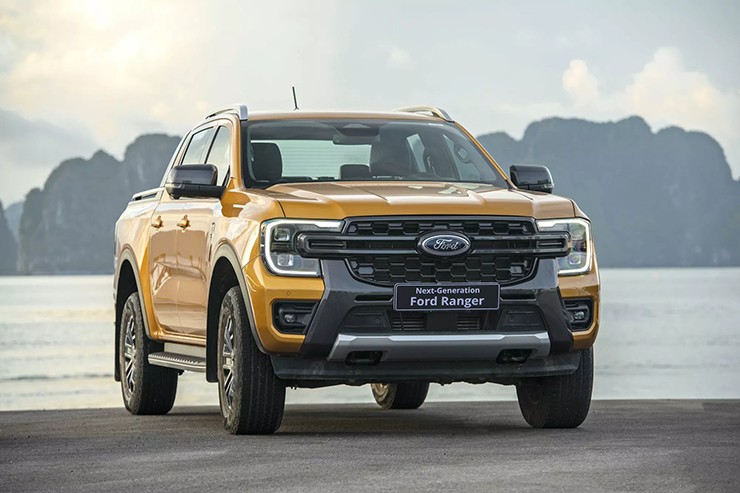 Giá xe Ford Ranger niêm yết và lăn bánh tháng 9/2023, giảm 50% LPTB