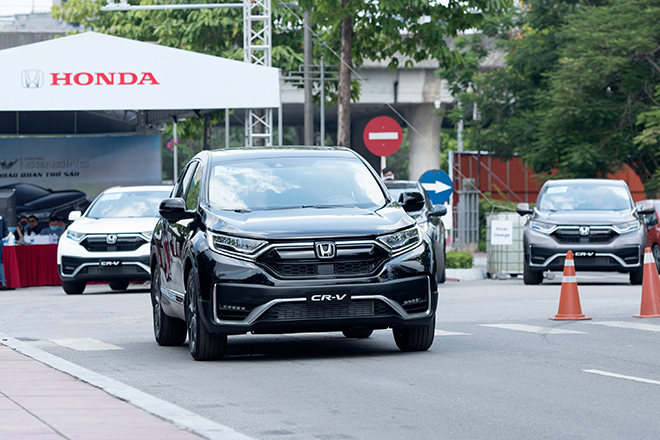 Giá xe Honda CR-V niêm yết và lăn bánh tháng 10/2022