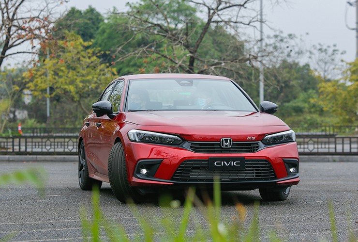 Giá xe Honda Civic lăn bánh tháng 4/2024, ưu đãi 100% LPTB