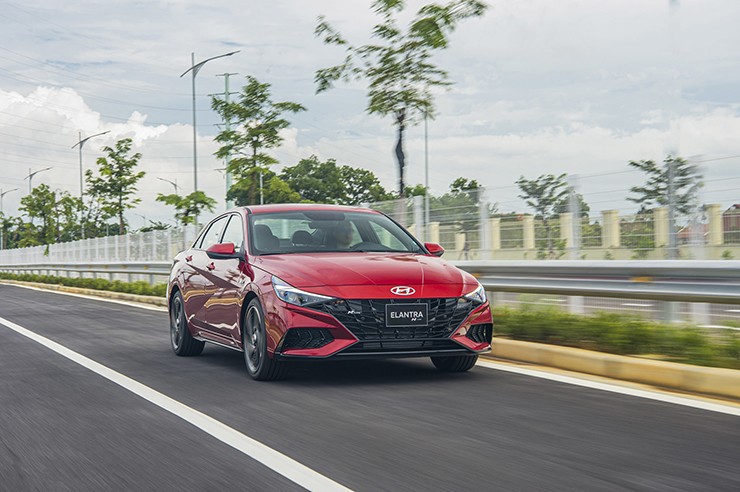 Giá xe Hyundai Elantra mới nhất tháng 7/2024