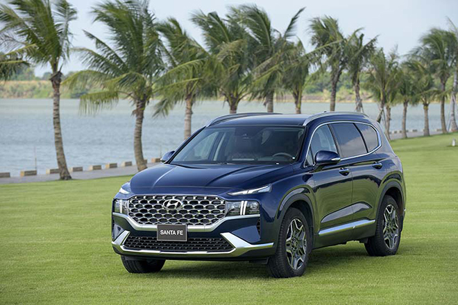 Giá xe Hyundai Santa Fe niêm yết và lăn bánh tháng 10/2022