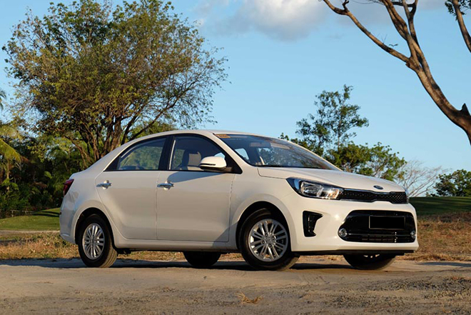 Giá xe Kia Soluto lăn bánh tháng 10/2021