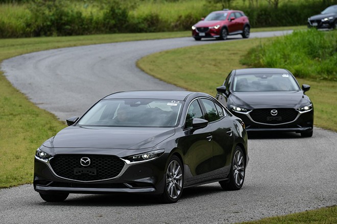 Giá xe Mazda3 niêm yết và lăn bánh tháng 2/2024