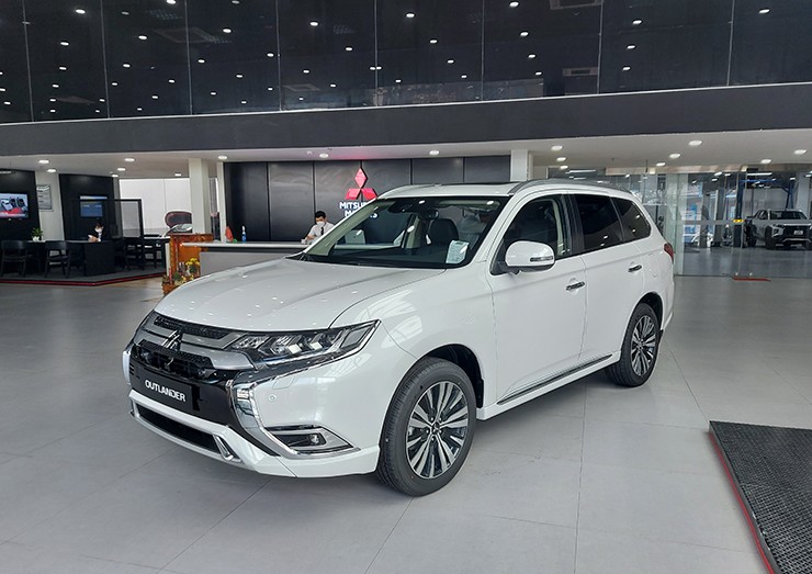 Giá xe Mitsubishi Outlander cập nhật tháng 5/2025