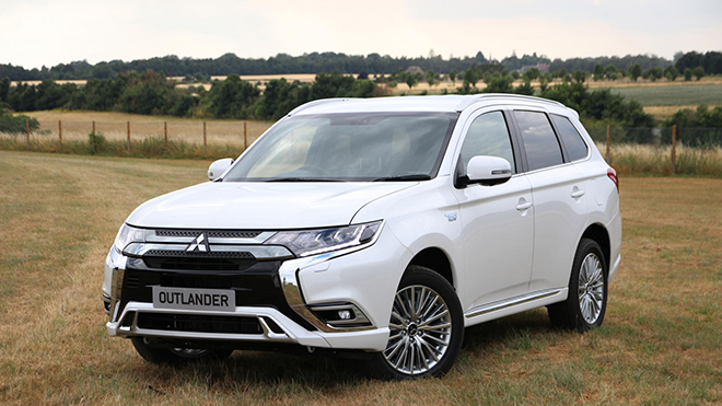 Giá xe Mitsubishi Outlander lăn bánh tháng 1/2022, hỗ trợ 50% phí trước bạ