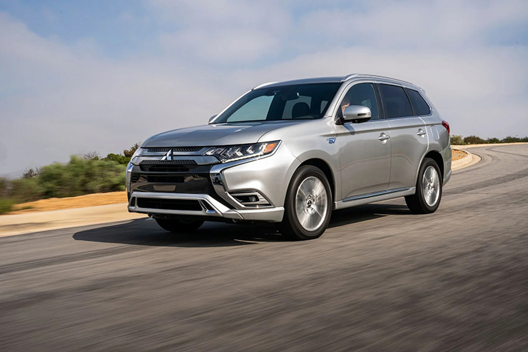 Giá xe Mitsubishi Outlander lăn bánh tháng 8/2022, nhiều quà tặng giá trị