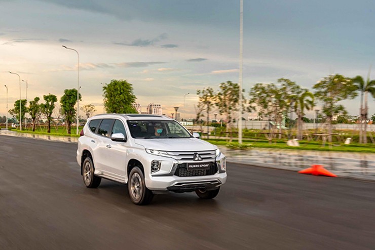 Giá xe Mitsubishi Pajero Sport tháng 11/2023, hỗ trợ 100% LPTB