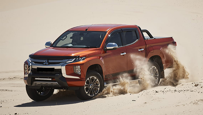 Giá xe Mitsubishi Triton lăn bánh tháng 11/2021