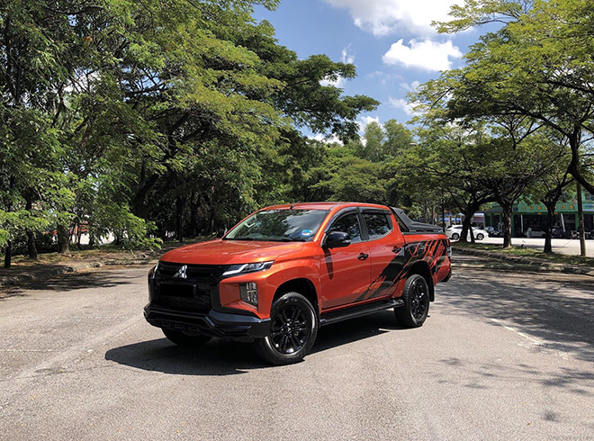 Giá xe Mitsubishi Triton niêm yết và lăn bánh tháng 5/2022