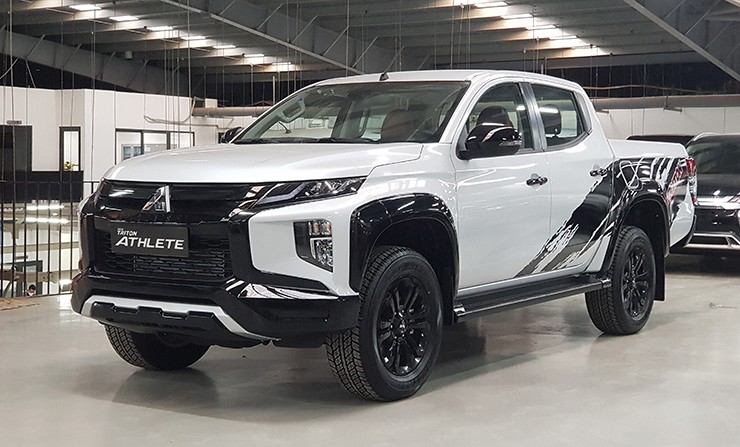 Giá xe Mitsubishi Triton tháng 12/2023, ưu đãi 100% LPTB và quà tặng