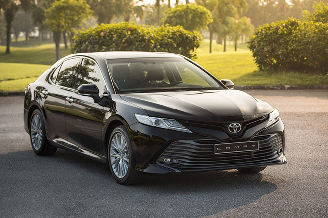 Giá xe Toyota Camry lăn bánh tháng 11/2021