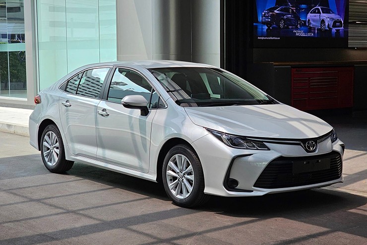 Giá xe Toyota Corolla Altis tháng 4/2024, sedan hạng C từ 725 triệu đồng