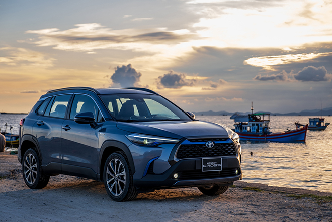 Giá xe Toyota Corolla Cross lăn bánh tháng 4/2022, giảm 10% phí BHVC