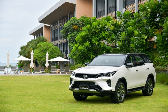 Giá xe Toyota Fortuner niêm yết và lăn bánh tháng 2/2024