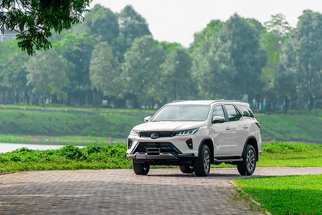 Giá xe Toyota Fortuner tháng 3/2022, rẻ nhất 995 triệu đồng