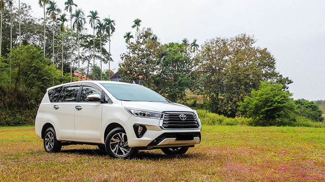 Giá xe Toyota Innova niêm yết và lăn bánh tháng 2/2023