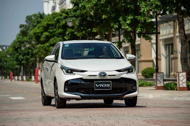 Giá xe Toyota Vios lăn bánh tháng 11/2023, giảm 50% phí trước bạ