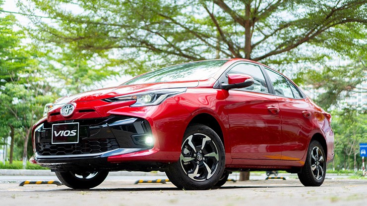 Giá xe Toyota Vios niêm yết và lăn bánh tháng 12/2023, giảm 50% LPTB