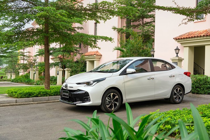 Giá xe Toyota Vios niêm yết và lăn bánh tháng 2/2024