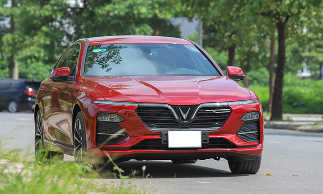 Giá xe VinFast Lux A2.0 lăn bánh 9/2021