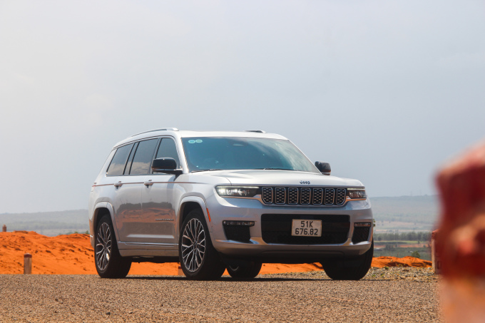 Jeep Grand Cherokee L tăng giá 200 triệu đồng