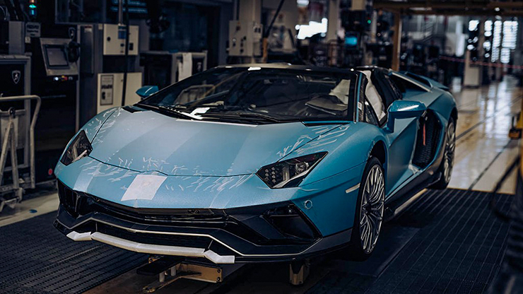 Lamborghini Aventador cuối cùng xuất xưởng, chờ đón siêu xe mới thay thế