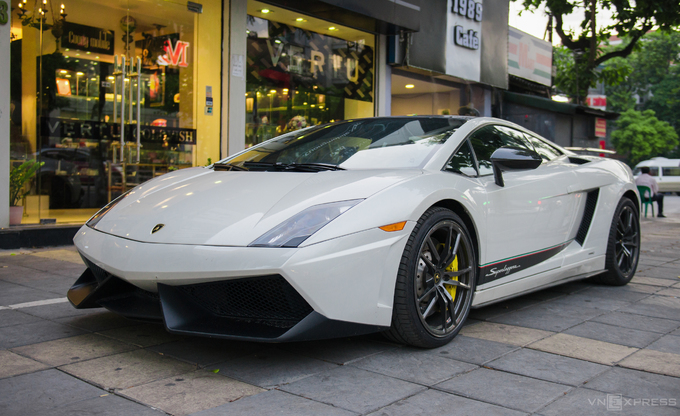 Những chiếc siêu xe Lamborghini đặc biệt trên phố Hà Nội