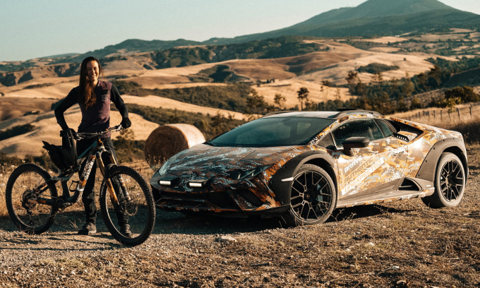 Lamborghini Huracan Sterrato - siêu xe off-road lộ diện