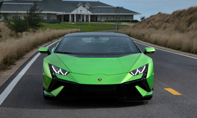 Lamborghini Huracan Tecnica - siêu xe mới giá 19 tỷ đồng