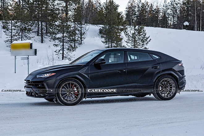 Lamborghini thử nghiệm Urus EVO phiên bản nâng cấp trên địa hình xấu