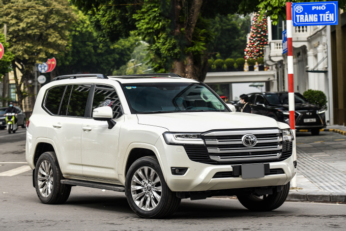 Khách Việt phải tạm thời dừng mua Toyota Land Cruiser