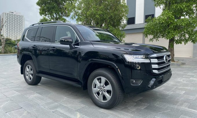 Toyota Land Cruiser tăng giá lần ba, lên 4,286 tỷ đồng