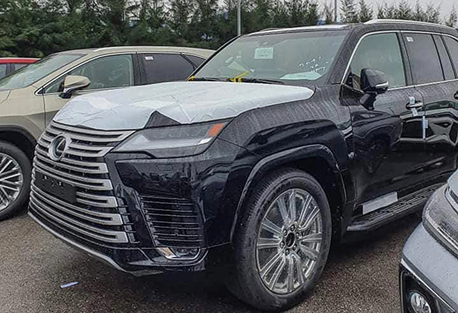 Lexus LX 600 thế hệ mới đầu tiên cập bến Việt Nam