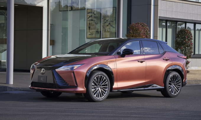 Lexus ra mắt ôtô điện đầu tiên