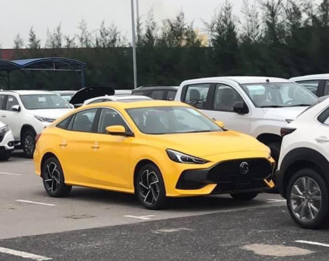 Lô xe sedan MG5 đầu tiên cập cảng Việt Nam
