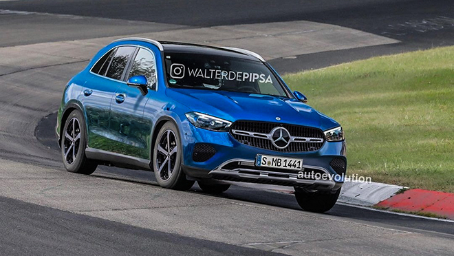 Mẫu xe Mercedes-Benz GLC thế hệ mới chạy thử trên đường đua