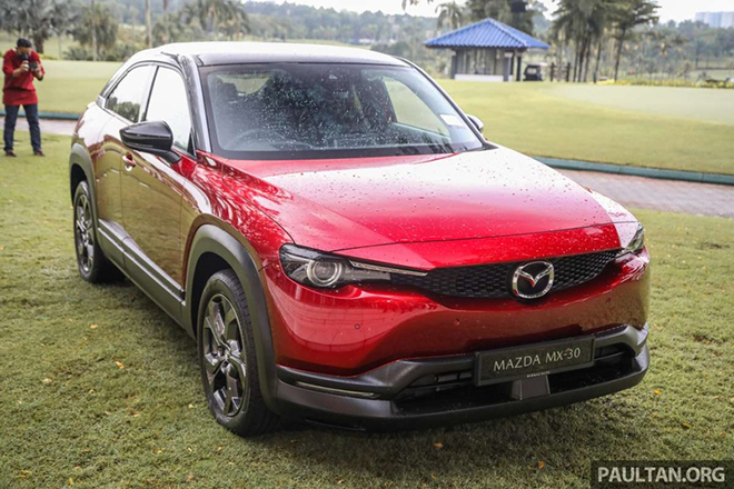 Mazda MX-30 ra mắt, crossover chạy điện giá từ 1 tỷ đồng