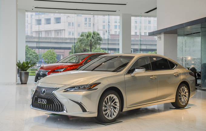 Lexus tăng giá hàng loạt xe tại Việt Nam