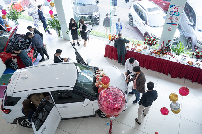 Nhà sản xuất ô tô nào dẫn đầu thị trường xe du lịch năm 2021?